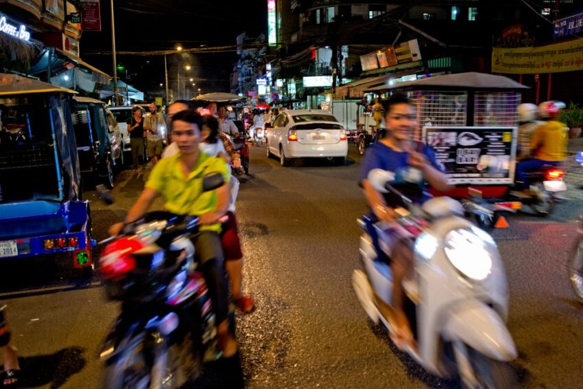 Kambodscha: Als Fußgänger auf den Straßen von Phnom Penh